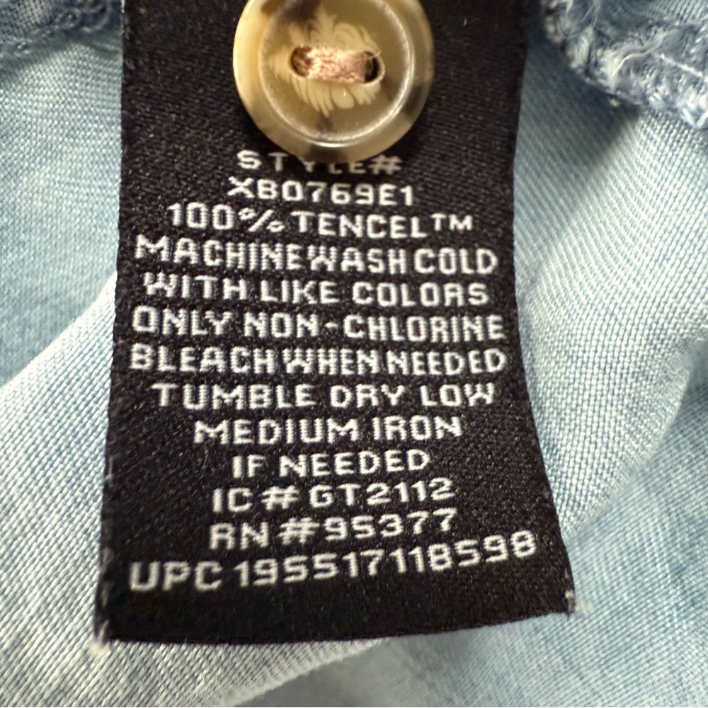 Sanctuary Light Blue Tencel Button-Up Shirt, Labeled XXL - runs more like an XL - Picture 9 of 12
